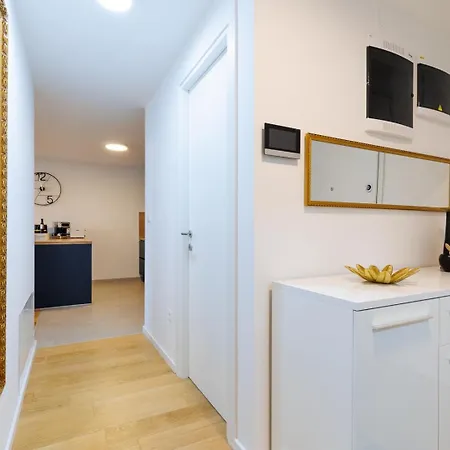 Appartamento Golden Ray With Balcony Fiume
